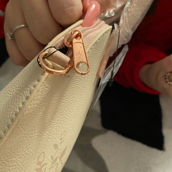 DISNEY LOUNGEFLY - Picture 5 of 8